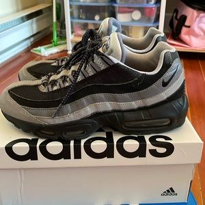 Nike Air Max 95’s in rare grey scale colourway